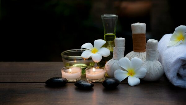 slider Kräuterstempeln mit Kerzen und tropische Blumen